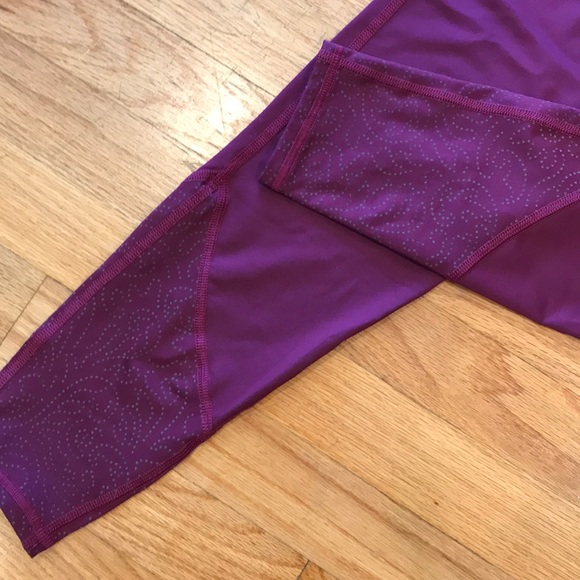 Old Navy 7/8 Leggings - Picture 2 of 5